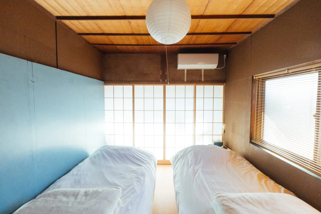 Twin bedroom facing shoji screens